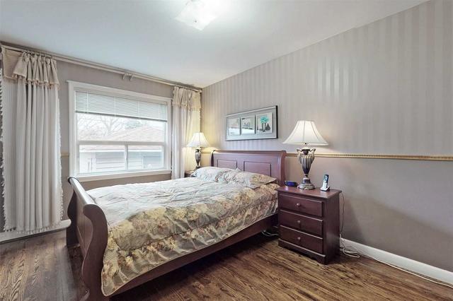 35 Babcock Rd, House detached with 3 bedrooms, 2 bathrooms and 5 parking in Toronto ON | Image 3