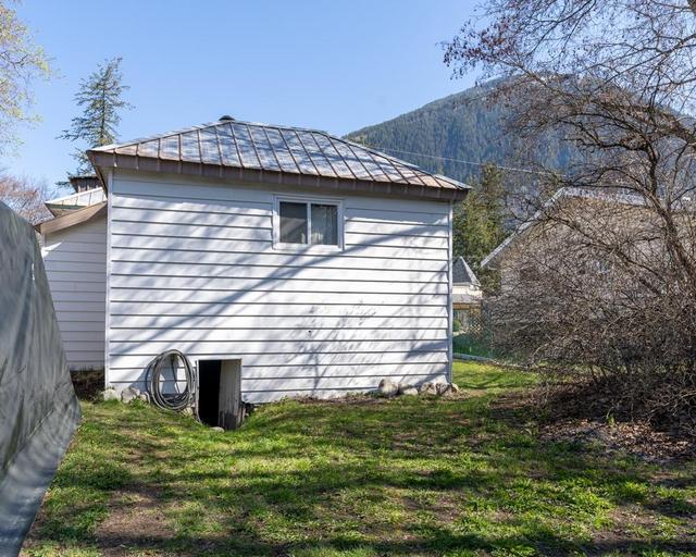 513 6th Avenue, House detached with 2 bedrooms, 1 bathrooms and null parking in New Denver BC | Image 12