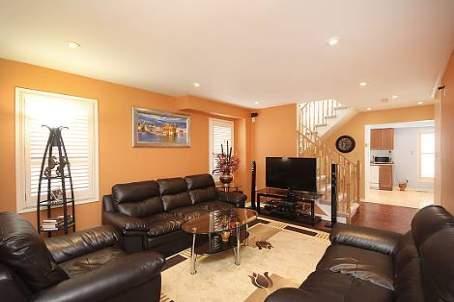 81 Starhill Cres, House semidetached with 3 bedrooms, 3 bathrooms and 3 parking in Brampton ON | Image 3