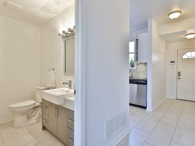 th104 - 55 Halton St, Townhouse with 3 bedrooms, 3 bathrooms and 1 parking in Toronto ON | Image 6