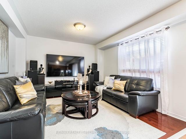94 Mccrimmon Dr, House detached with 3 bedrooms, 4 bathrooms and 4 parking in Brampton ON | Image 2