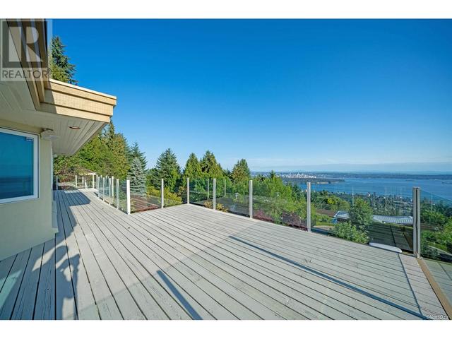 1629 Langton Place, House detached with 6 bedrooms, 7 bathrooms and 3 parking in West Vancouver BC | Image 4
