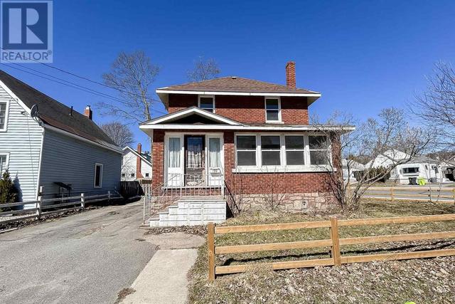 199 Kohler St, House detached with 3 bedrooms, 1 bathrooms and null parking in Sault Ste. Marie ON | Image 1