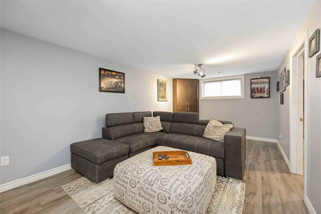 774 Embassy Ave, House semidetached with 3 bedrooms, 2 bathrooms and 2 parking in Mississauga ON | Image 15