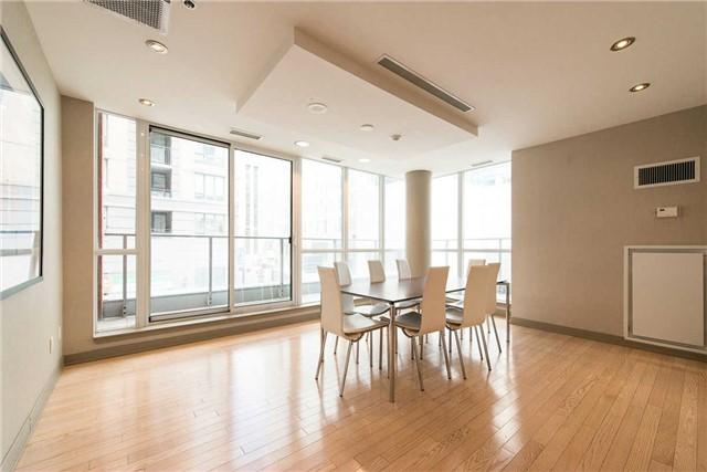 1004 - 126 Simcoe St, Condo with 2 bedrooms, 2 bathrooms and 1 parking in Toronto ON | Image 11