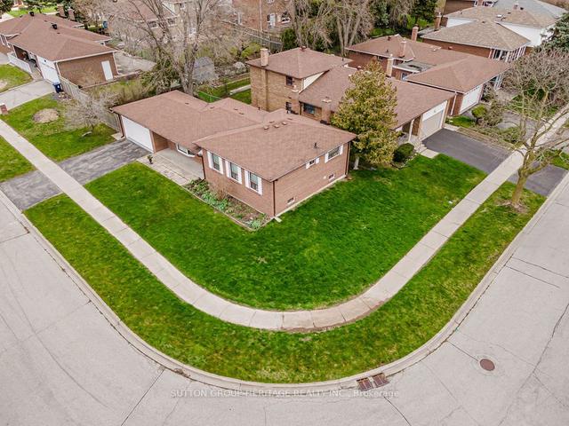 6 Hoseyhill Cres, House detached with 3 bedrooms, 2 bathrooms and 4 parking in Toronto ON | Image 30