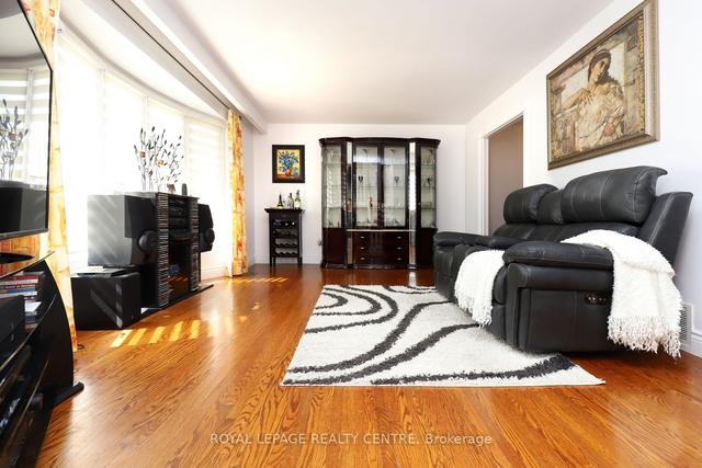32 Coniston Ave, House detached with 3 bedrooms, 2 bathrooms and 5 parking in Brampton ON | Image 6