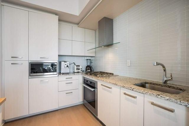 uph05 - 3018 Yonge St, Condo with 2 bedrooms, 2 bathrooms and 1 parking in Toronto ON | Image 6
