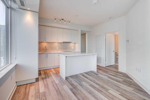 1601W - 27 Bathurst St, Condo with 2 bedrooms, 2 bathrooms and 1 parking in Toronto ON | Image 6