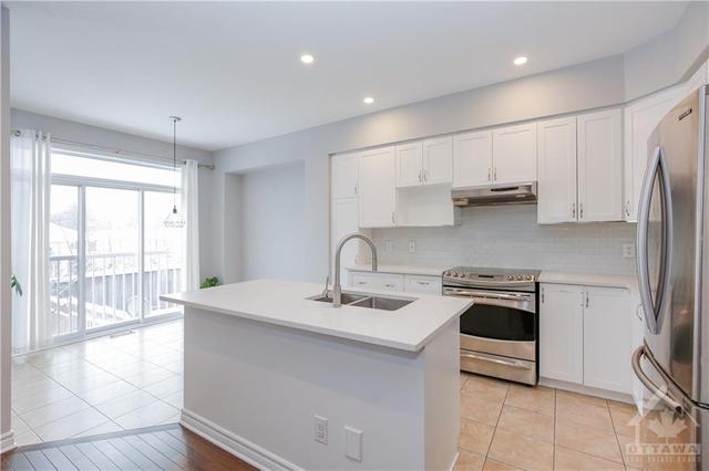 818 Fletcher Circle, Townhouse with 3 bedrooms, 4 bathrooms and 3 parking in Ottawa ON | Image 8