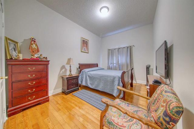 25 Hugo Rd, House detached with 3 bedrooms, 3 bathrooms and 4 parking in Brampton ON | Image 8