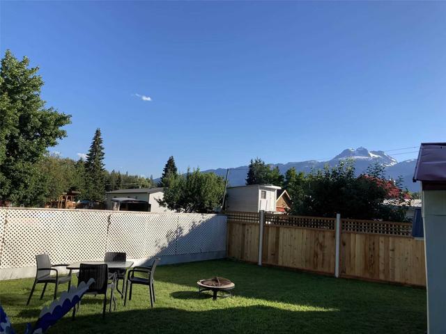 404 Moss St, Home with 2 bedrooms, 1 bathrooms and 6 parking in Revelstoke BC | Image 6