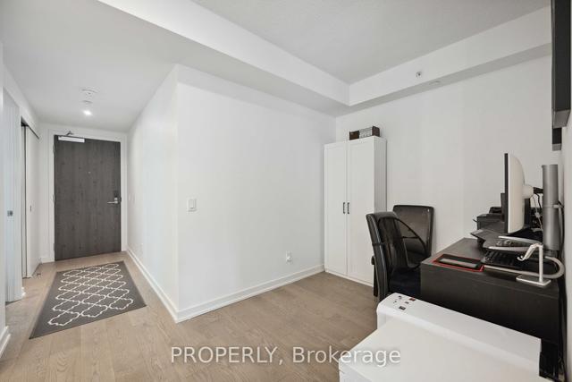 1105 - 25 Richmond St E, Condo with 2 bedrooms, 2 bathrooms and 0 parking in Toronto ON | Image 2