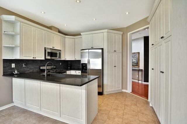 2225 Viking Cres, House detached with 4 bedrooms, 4 bathrooms and 2 parking in Burlington ON | Image 7