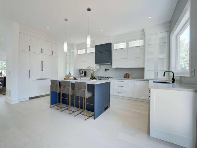 91 Seventeenth St, House detached with 4 bedrooms, 5 bathrooms and 2 parking in Toronto ON | Image 2