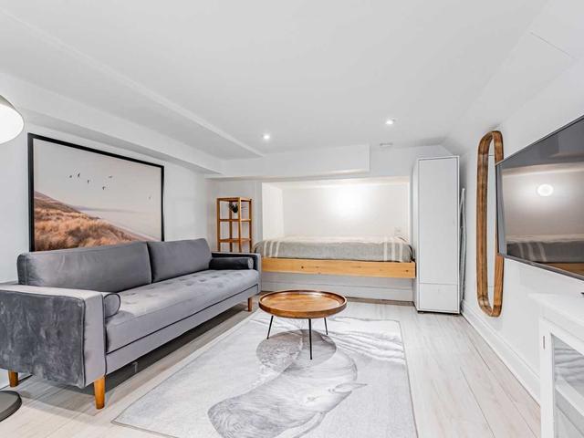 studio - 17 Boston Ave, House attached with 0 bedrooms, 1 bathrooms and 0 parking in Toronto ON | Image 8