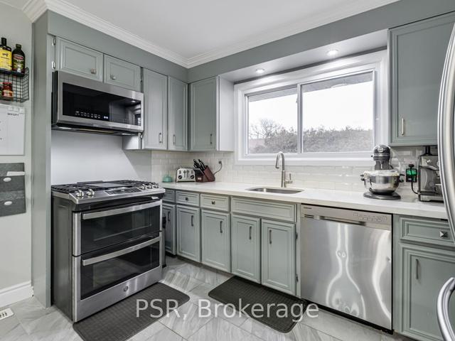 757 Westdale St, House detached with 3 bedrooms, 2 bathrooms and 6 parking in Oshawa ON | Image 2