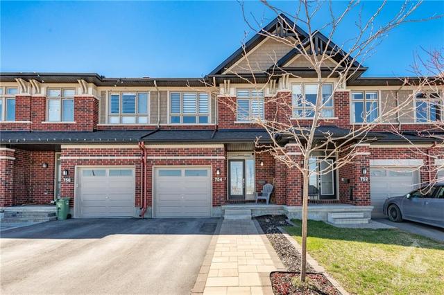 754 Putney Crescent, Townhouse with 4 bedrooms, 4 bathrooms and 2 parking in Ottawa ON | Image 1