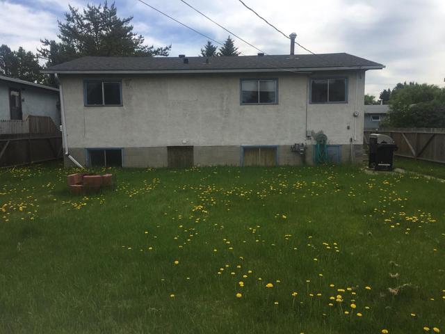 5532 47a Street, House detached with 4 bedrooms, 2 bathrooms and 1 parking in Whitecourt AB | Image 2