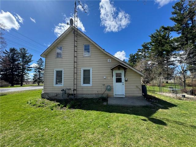 19737 John Street, House detached with 4 bedrooms, 1 bathrooms and 3 parking in South Glengarry ON | Image 3
