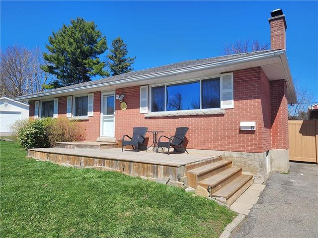 15 Fairmont Place, House detached with 3 bedrooms, 2 bathrooms and 3 parking in Brockville ON | Image 3