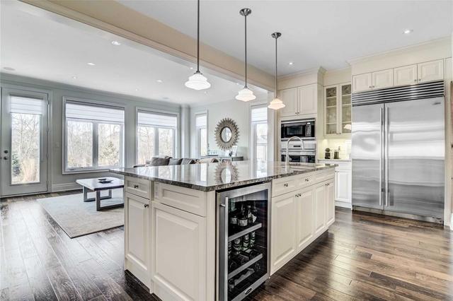 2434 Chateau Common Crt, House attached with 3 bedrooms, 4 bathrooms and 4 parking in Oakville ON | Image 8