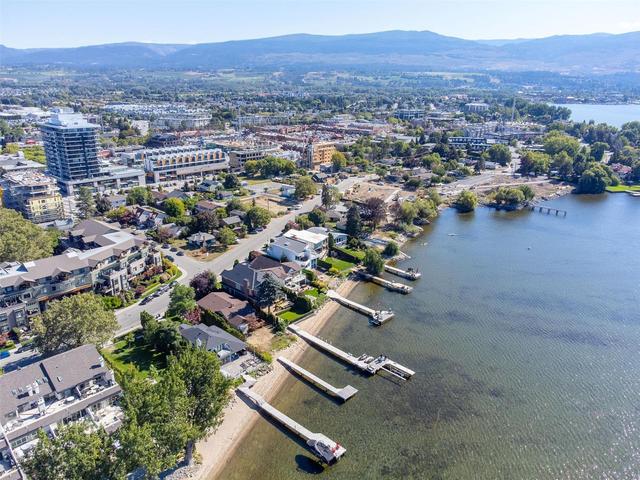 2960 Abbott Street, House detached with 4 bedrooms, 3 bathrooms and 6 parking in Kelowna BC | Image 2