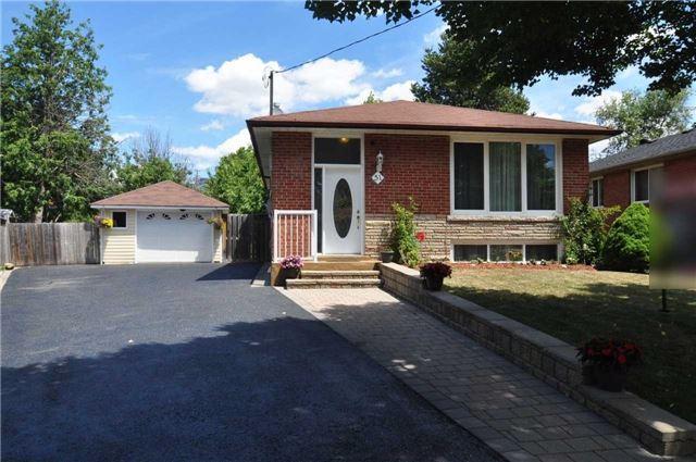 51 Tordale Cres, House detached with 3 bedrooms, 2 bathrooms and 8 parking in Toronto ON | Image 1