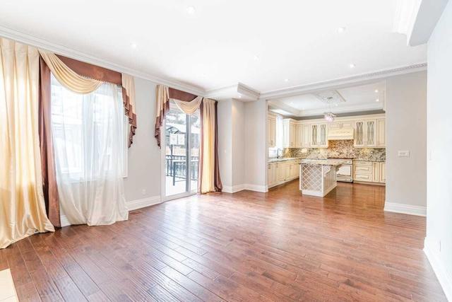 399 Connaught Ave, House detached with 4 bedrooms, 5 bathrooms and 7 parking in Toronto ON | Image 3
