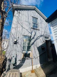 101 Cathcart St, House detached with 2 bedrooms, 1 bathrooms and 0 parking in Hamilton ON | Image 1