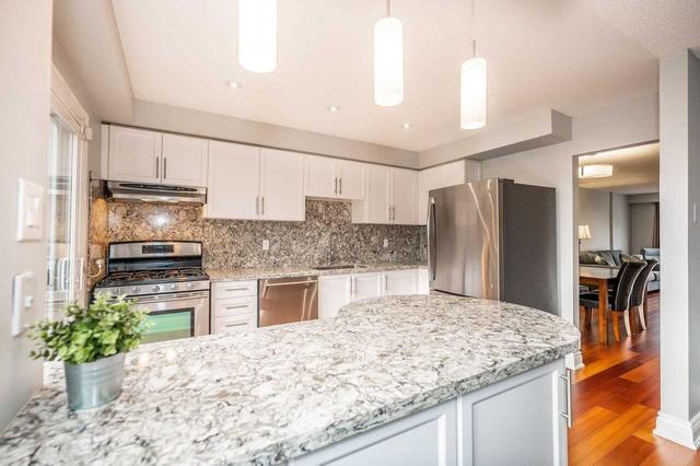 18 - 2272 Mowat Ave, Townhouse with 3 bedrooms, 4 bathrooms and 2 parking in Oakville ON | Image 4
