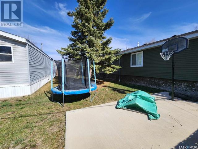 305 5th Avenue, Home with 3 bedrooms, 2 bathrooms and null parking in Caronport SK | Image 34