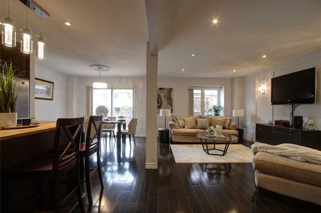756 Hampton Crt, House detached with 4 bedrooms, 3 bathrooms and 5 parking in Pickering ON | Image 2