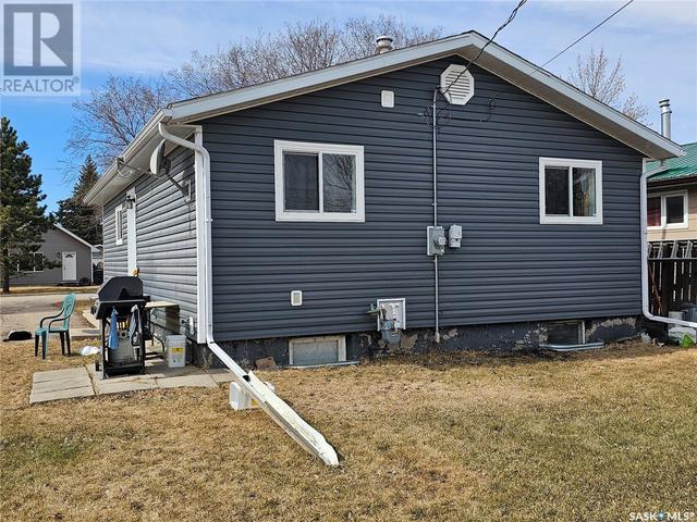 704 1st Street E, House detached with 4 bedrooms, 1 bathrooms and null parking in Meadow Lake SK | Image 21