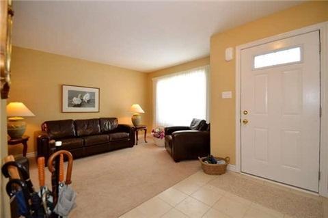 73 Chamberlain Cres, House detached with 2 bedrooms, 2 bathrooms and 1 parking in Collingwood ON | Image 2