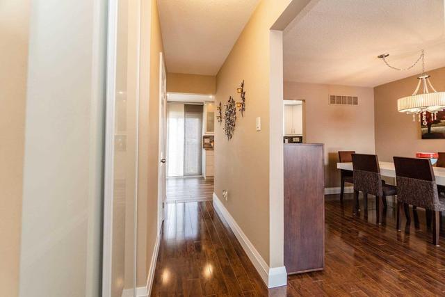 78 Morley Cres, Townhouse with 3 bedrooms, 2 bathrooms and 1 parking in Brampton ON | Image 9