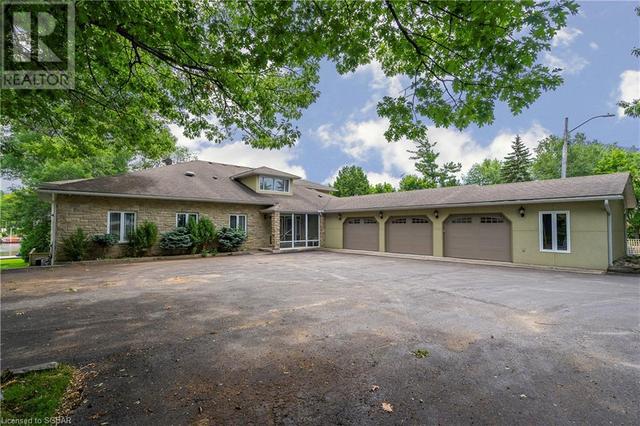 211 Old Mosley Street, House detached with 9 bedrooms, 7 bathrooms and null parking in Wasaga Beach ON | Image 3