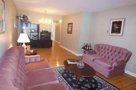 1910 Barsuda Dr, House detached with 4 bedrooms, 2 bathrooms and 4 parking in Mississauga ON | Image 3