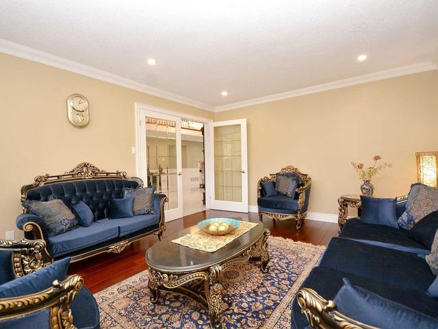 1918 Royal Credit Blvd, House detached with 4 bedrooms, 5 bathrooms and 12 parking in Mississauga ON | Image 2