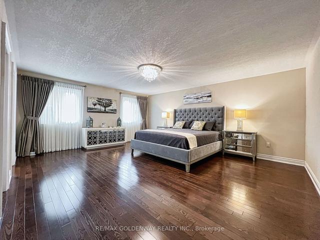 84 Mancini Cres, House detached with 4 bedrooms, 5 bathrooms and 6 parking in Richmond Hill ON | Image 4