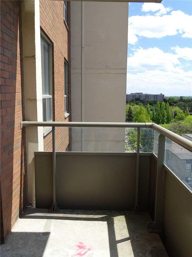 807 - 1 Four Winds Dr, Condo with 3 bedrooms, 2 bathrooms and 1 parking in Toronto ON | Image 13