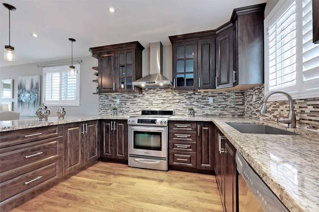 crt - 2262 Springfield Crt, House detached with 3 bedrooms, 3 bathrooms and 4 parking in Mississauga ON | Image 5