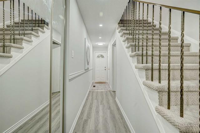 67 Dawson Cres, Townhouse with 3 bedrooms, 2 bathrooms and 2 parking in Brampton ON | Image 34