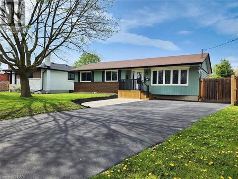 29 Southdale Drive, St. Catharines, ON, L2M3N3 | Card Image