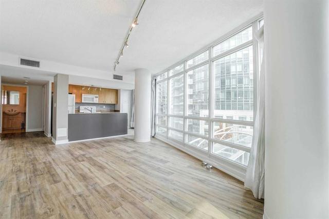 508 - 381 Front St W, Condo with 1 bedrooms, 1 bathrooms and 1 parking in Toronto ON | Image 2