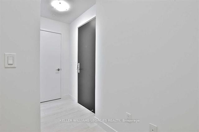 1611 - 8 Eglinton Ave E, Condo with 2 bedrooms, 2 bathrooms and 1 parking in Toronto ON | Image 23