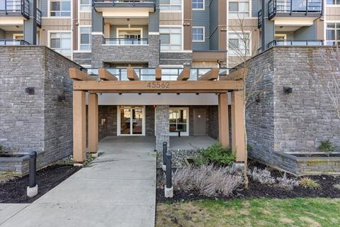 313 - 45562 Airport Road, Condo with 2 bedrooms, 2 bathrooms and null parking in Chilliwack BC | Card Image