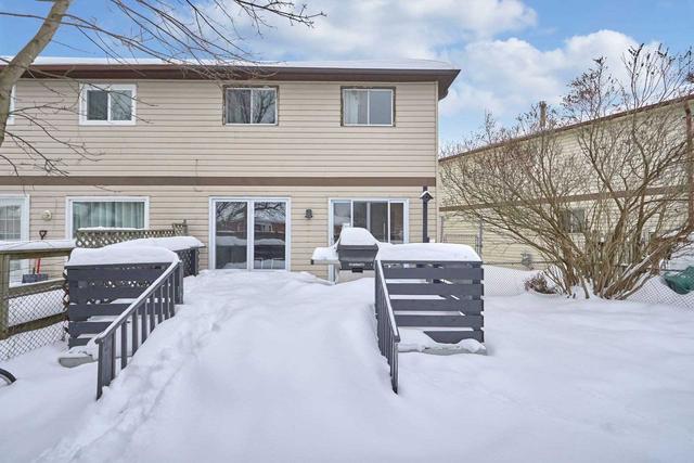 71 Robin Crt, House semidetached with 3 bedrooms, 3 bathrooms and 2 parking in Barrie ON | Image 7