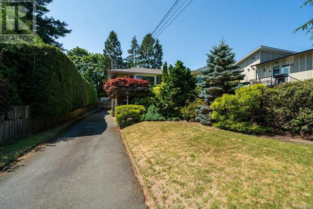 1875 Grandview Dr, House detached with 4 bedrooms, 3 bathrooms and 4 parking in Saanich BC | Image 43