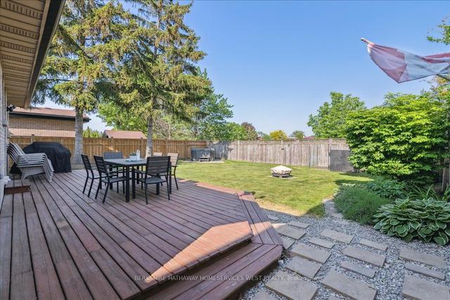 10 Farmingdale Cres, House detached with 4 bedrooms, 4 bathrooms and 4 parking in Hamilton ON | Image 22